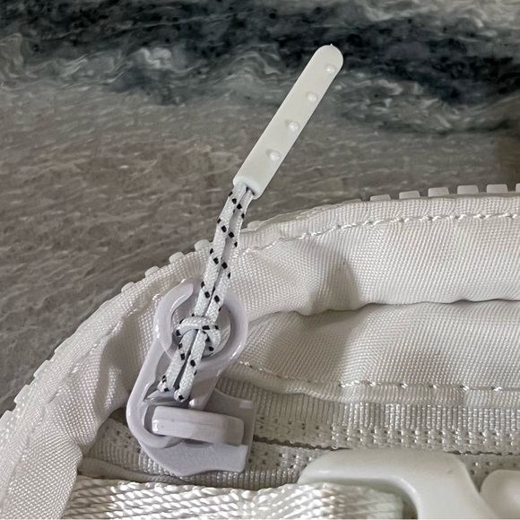 Lululemon White Everywhere Belt Bag. - Picture 8 of 16